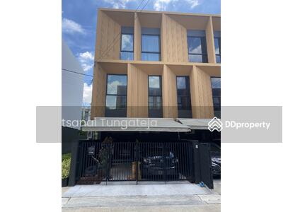 ขาย - Plume Watcharaphon-Ekkamai : พลูม วัชรพล-เอกมัย, กรุงเทพ