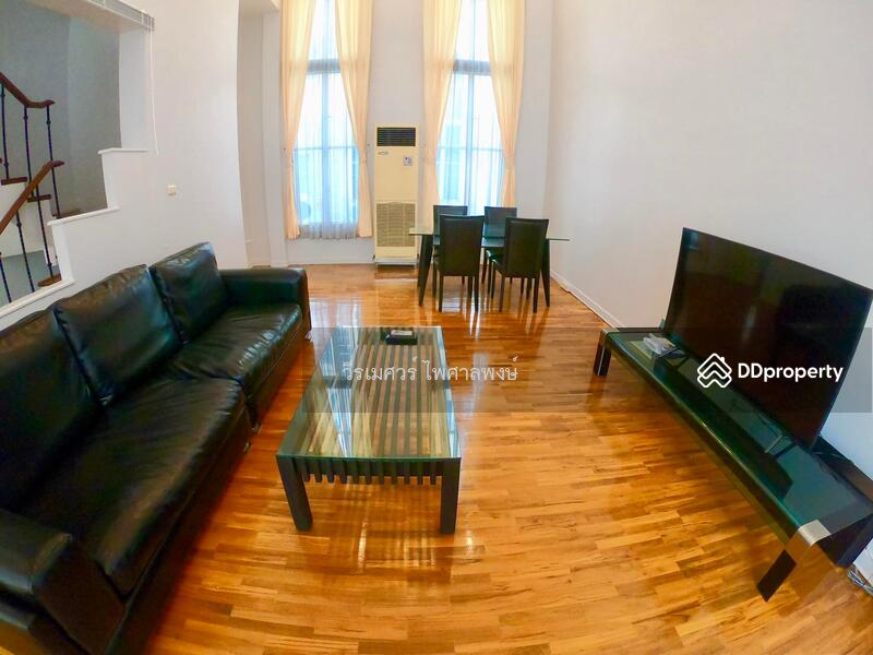 Baan Klang Krung Thonglor (บ้านกลางกรุงทองหล่อ) 