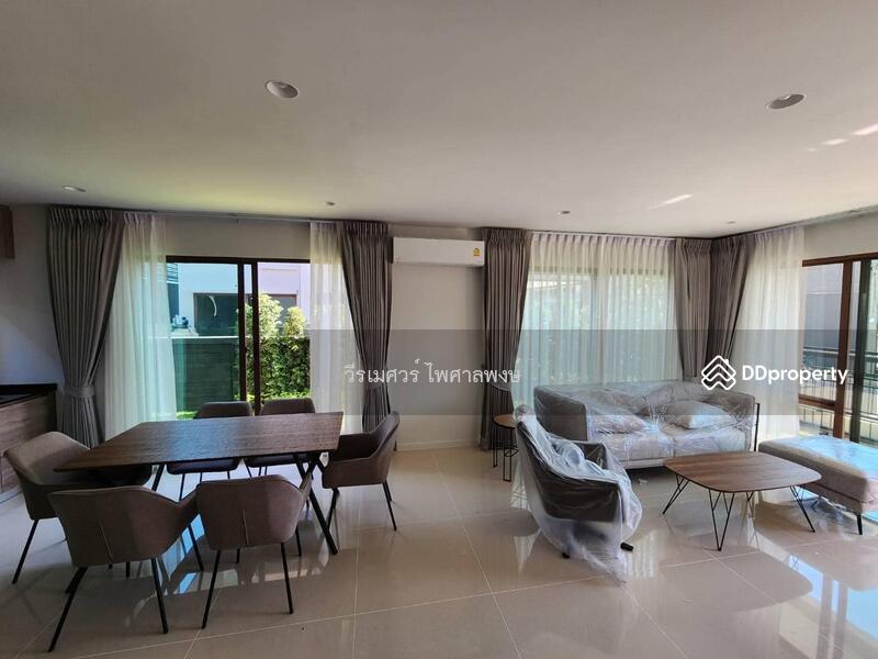 บ้านหรู Burasiri Krungthepkreetha บนเนื้อที่ 50 ตร.ว. พื้นที่ใช้สอย 196 ตร.ม. 4 ห้องนอน 4 ห้องน้ำ 