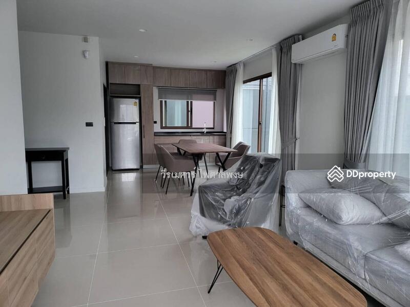 บ้านหรู Burasiri Krungthepkreetha บนเนื้อที่ 50 ตร.ว. พื้นที่ใช้สอย 196 ตร.ม. 4 ห้องนอน 4 ห้องน้ำ 