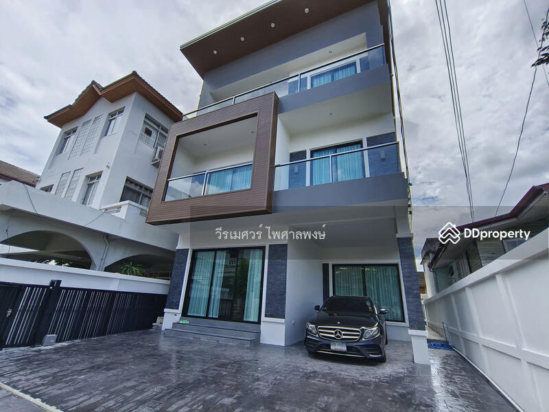 บ้านถนนสุขุมวิท (ใกล้สถานี BTS ทองหล่อ-เอกมัย) 50 ตร.ว. พื้นที่อาคาร 330 ตร.ม. สูง 3 ชั้น ทำเลสะดวก 