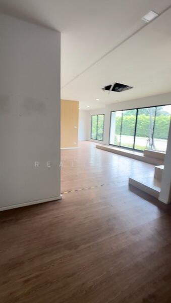 For Rent - Samut Prakan Retail Sukhumvit BTS Bearing BRE19985, Samut Prakan