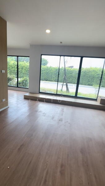 ให้เช่า - Samut Prakan Retail Sukhumvit BTS Bearing BRE19985, สมุทรปราการ