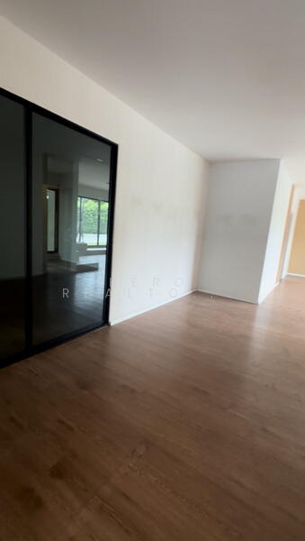 For Rent - Samut Prakan Retail Sukhumvit BTS Bearing BRE19985, Samut Prakan