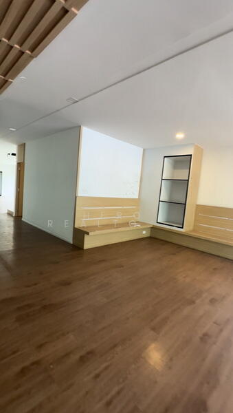 ให้เช่า - Samut Prakan Retail Sukhumvit BTS Bearing BRE19985, สมุทรปราการ