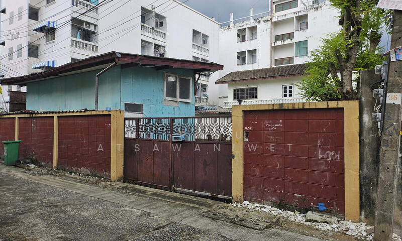 For Sale - Sale!! Ladprao 25 House with 104 sq.wa 18 parkig lots, Bangkok