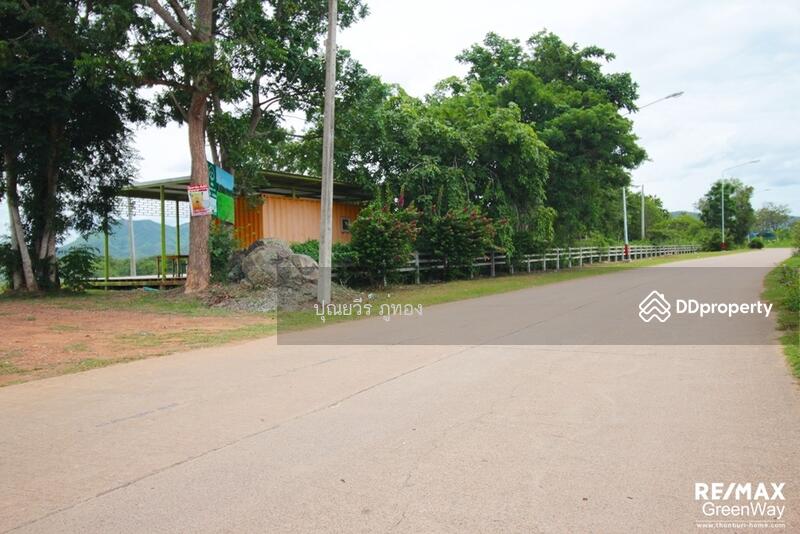 ขาย สนามฟุตบอล มาตรฐาน ขนาด 11 คน  เพชรบุรี แก่งกระจาน มีอาคารพัก เกือบ 22 ไร่ ขายเท่าราคาประเมิน