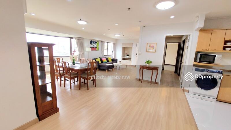 ห้องนั่งเล่นกว้าง รวมพื้นที่ 130 ตรม.