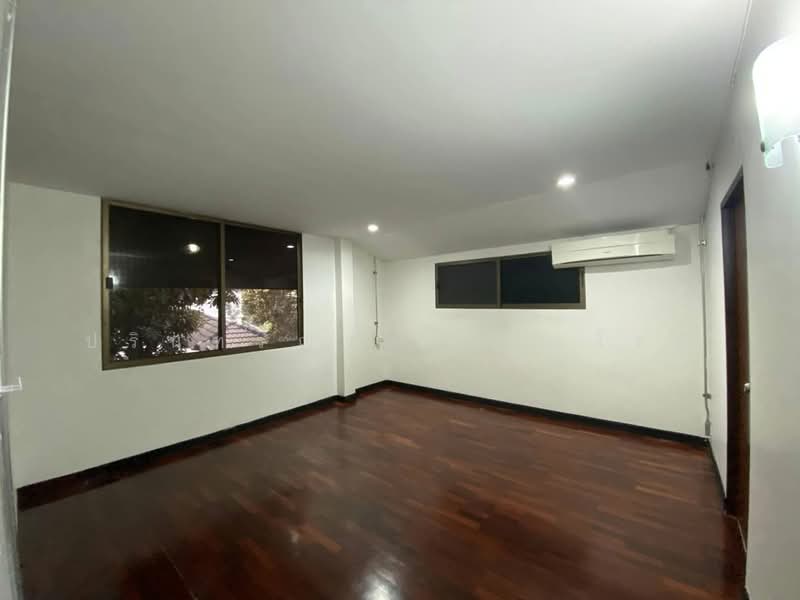 Home office Prachauthit, Bangkok, Wang Thonglang, Bangkok, 8 Bedrooms, 400 sqm, Single Detached House For Rent, by ปรินทร์ญาดา ชิณโชติ, 10966691 - DDproperty.com