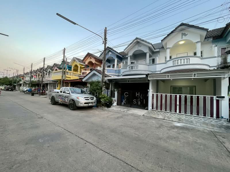 Porn Thaweewat 1 Village, Khlong Nueng Subdistrict, Khlong Luang District, Pathum Thani, Pathum Thani, Khlong Nung, Khlong Luang, Pathum Thani, 2 Bedrooms, 68 sqm, Townhouse For Sale, by Pichitchai Kaensaksiri, 10971464 - DDproperty.com