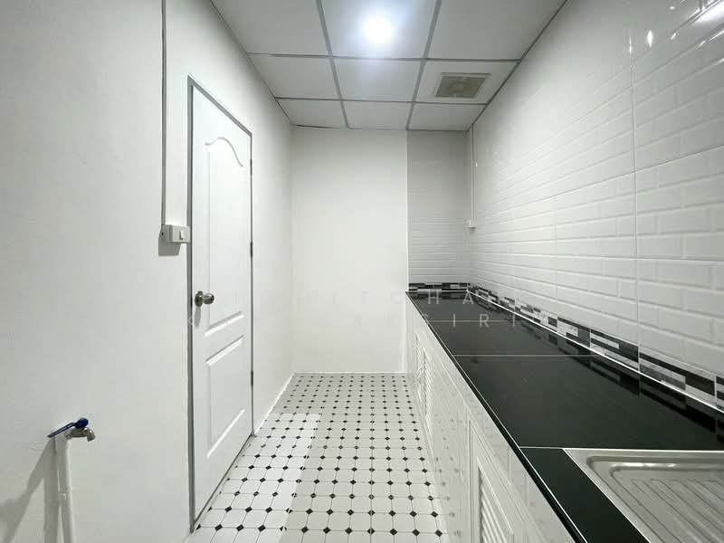 Porn Thaweewat 1 Village, Khlong Nueng Subdistrict, Khlong Luang District, Pathum Thani, Pathum Thani, Khlong Nung, Khlong Luang, Pathum Thani, 2 Bedrooms, 68 sqm, Townhouse For Sale, by Pichitchai Kaensaksiri, 10971464 - DDproperty.com