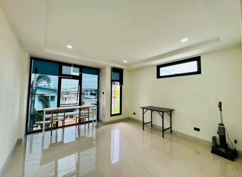 SPACE Home Office สุขุมวิท 101/1, กรุงเทพ, บางจาก, พระโขนง, กรุงเทพ, 237 ตร.ม., ตึกแถว-อาคารพาณิชย์ ให้เช่า, โดย นัทยาพร พึ่มกุล (เบนซ์), 10977356 - DDproperty.com