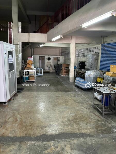 For Sale - 3-storey commercial building with 3 booths size of 77 square meters, cheapness, Bangkok