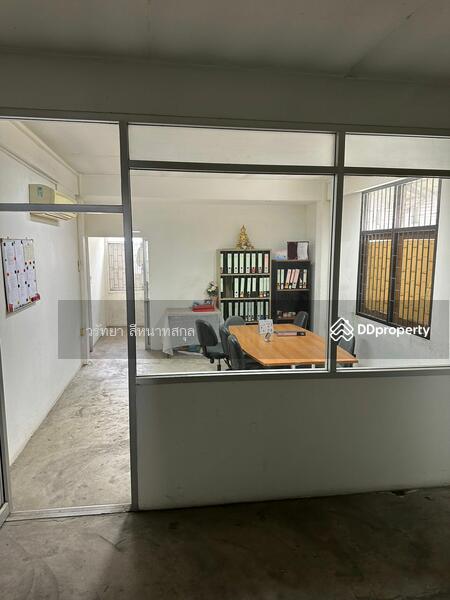 For Sale - 3-storey commercial building with 3 booths size of 77 square meters, cheapness, Bangkok