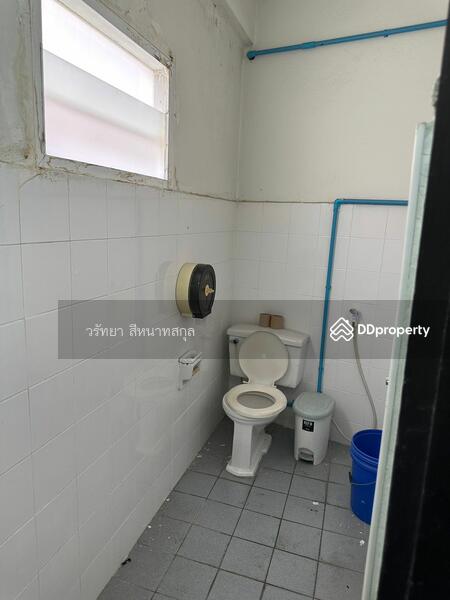 For Sale - 3-storey commercial building with 3 booths size of 77 square meters, cheapness, Bangkok