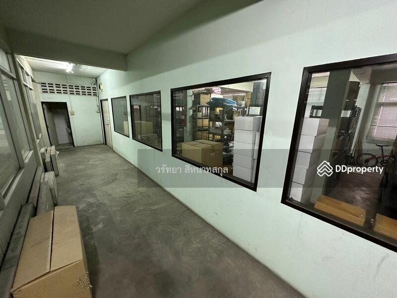 For Sale - 3-storey commercial building with 3 booths size of 77 square meters, cheapness, Bangkok