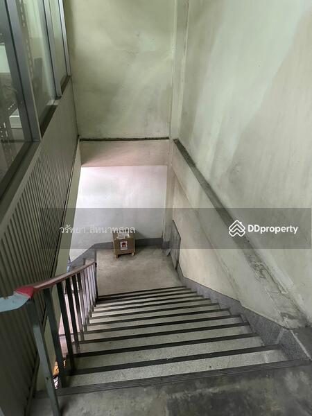 For Sale - 3-storey commercial building with 3 booths size of 77 square meters, cheapness, Bangkok