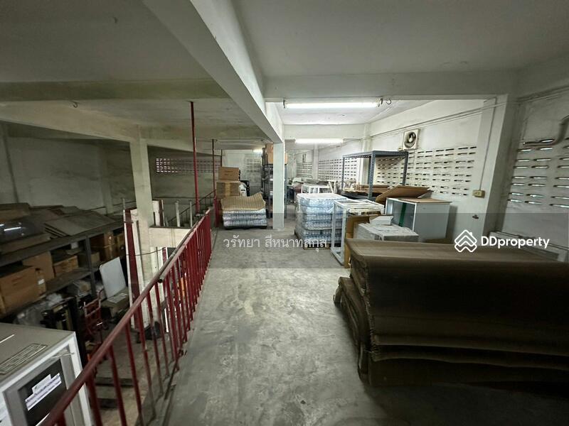 For Sale - 3-storey commercial building with 3 booths size of 77 square meters, cheapness, Bangkok