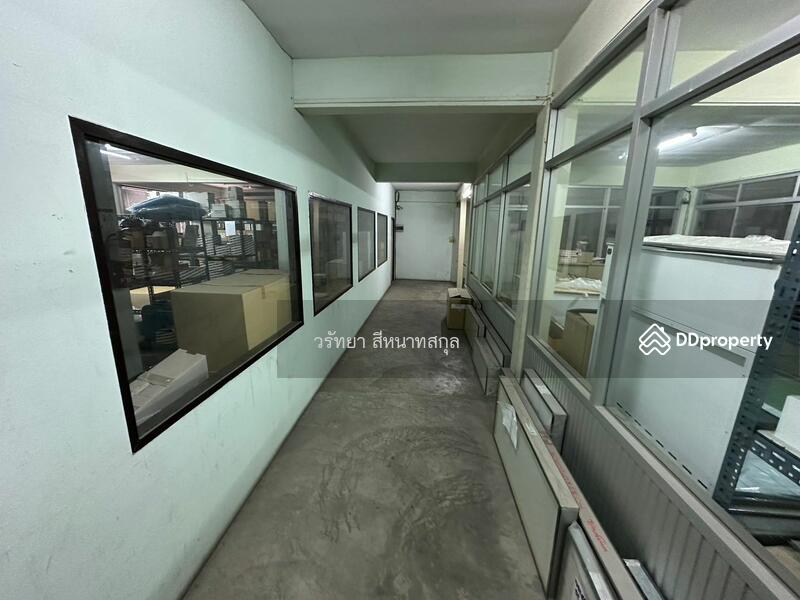 For Sale - 3-storey commercial building with 3 booths size of 77 square meters, cheapness, Bangkok