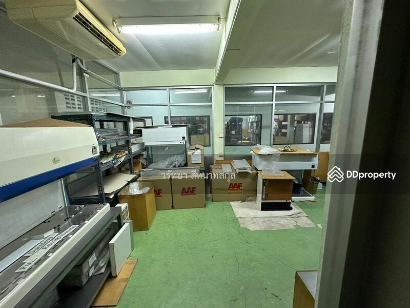 For Sale - 3-storey commercial building with 3 booths size of 77 square meters, cheapness, Bangkok