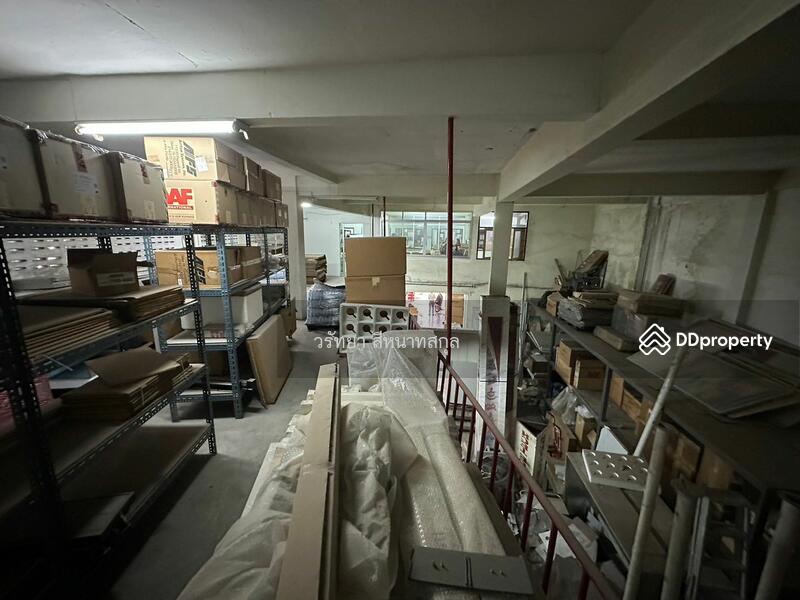 For Sale - 3-storey commercial building with 3 booths size of 77 square meters, cheapness, Bangkok