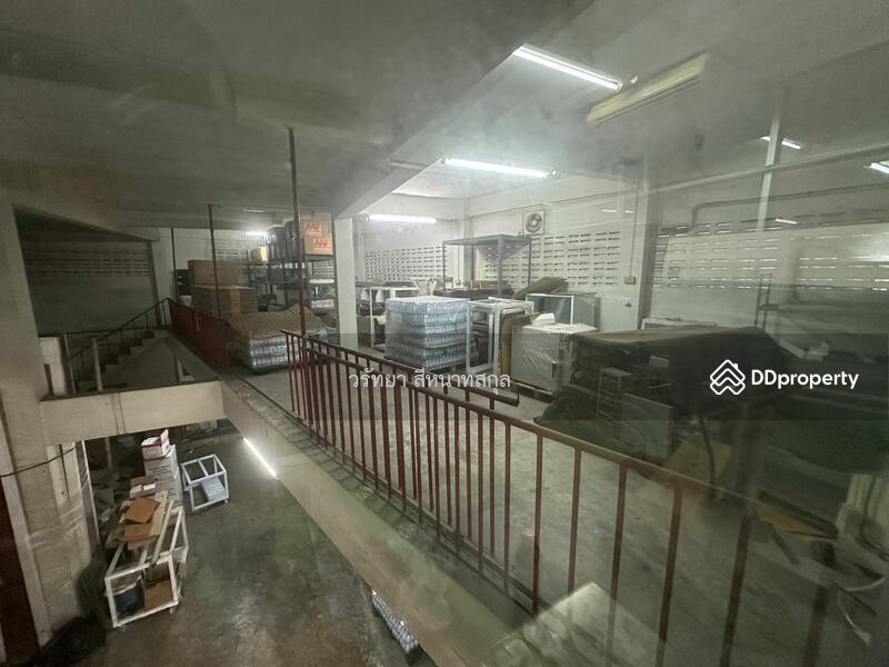 For Sale - 3-storey commercial building with 3 booths size of 77 square meters, cheapness, Bangkok