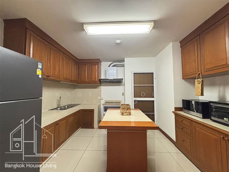 Aramvej Apartment, Bangkok, 181 Soi Sukhumvit 49/11, Khlong Tan Nua, Watthana, Bangkok, 3 Bedrooms, 300 sqm, Condo For Rent, by Bangkok House Living, 10988402 - DDproperty.com