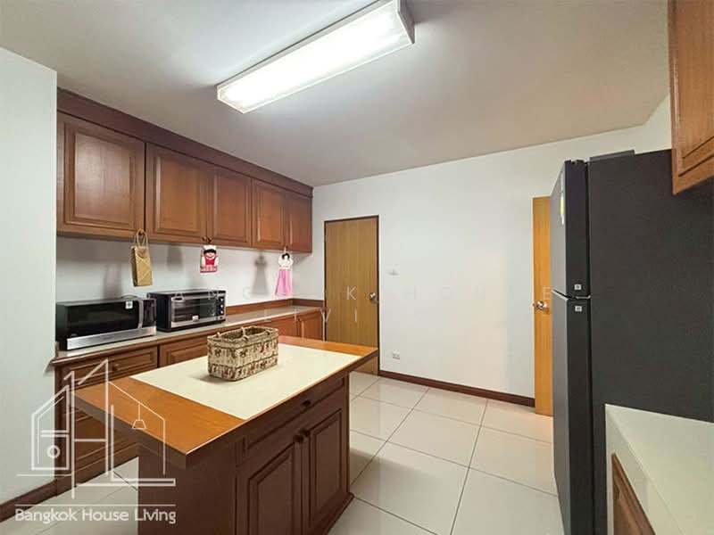 Aramvej Apartment, Bangkok, 181 Soi Sukhumvit 49/11, Khlong Tan Nua, Watthana, Bangkok, 3 Bedrooms, 300 sqm, Condo For Rent, by Bangkok House Living, 10988402 - DDproperty.com
