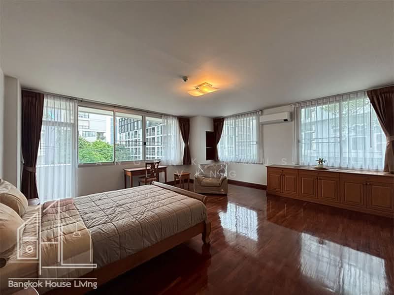 Aramvej Apartment, Bangkok, 181 Soi Sukhumvit 49/11, Khlong Tan Nua, Watthana, Bangkok, 3 Bedrooms, 300 sqm, Condo For Rent, by Bangkok House Living, 10988402 - DDproperty.com