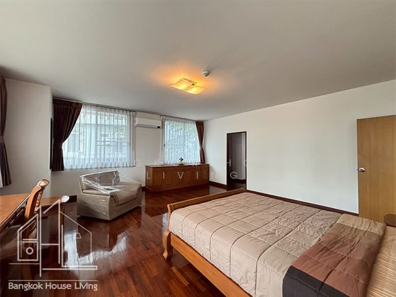 Aramvej Apartment, Bangkok, 181 Soi Sukhumvit 49/11, Khlong Tan Nua, Watthana, Bangkok, 3 Bedrooms, 300 sqm, Condo For Rent, by Bangkok House Living, 10988402 - DDproperty.com