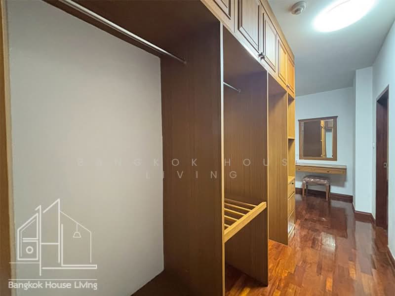 Aramvej Apartment, Bangkok, 181 Soi Sukhumvit 49/11, Khlong Tan Nua, Watthana, Bangkok, 3 Bedrooms, 300 sqm, Condo For Rent, by Bangkok House Living, 10988402 - DDproperty.com