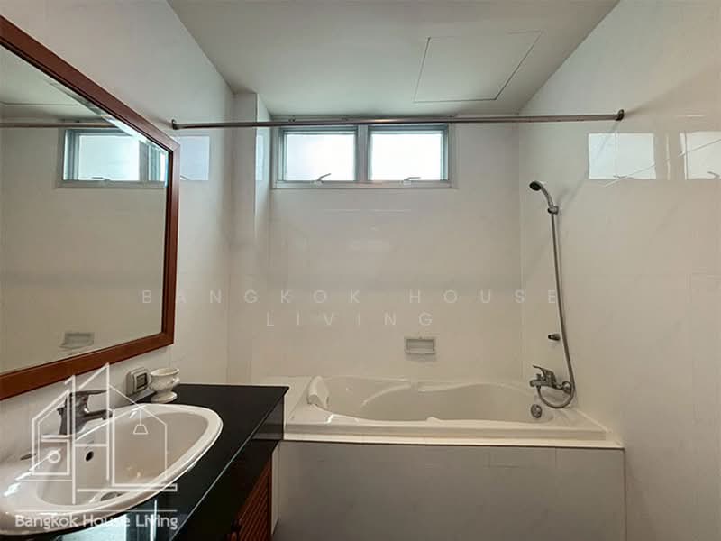 Aramvej Apartment, Bangkok, 181 Soi Sukhumvit 49/11, Khlong Tan Nua, Watthana, Bangkok, 3 Bedrooms, 300 sqm, Condo For Rent, by Bangkok House Living, 10988402 - DDproperty.com