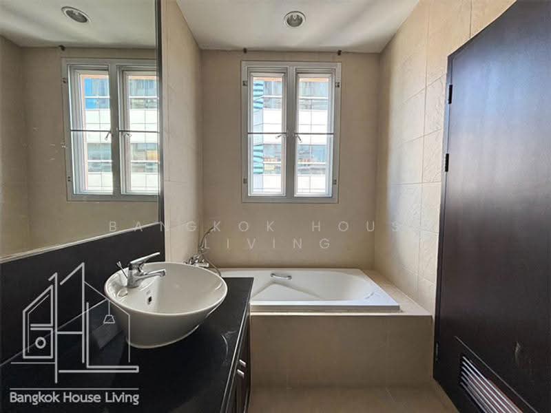 Grand Mercure Bangkok Asoke Residence, Bangkok, 50 5 Soi Sukhumvit 19, Khlong Tan Nua, Watthana, Bangkok, 3 Bedrooms, 220 sqm, Condo For Rent, by Bangkok House Living, 10988733 - DDproperty.com