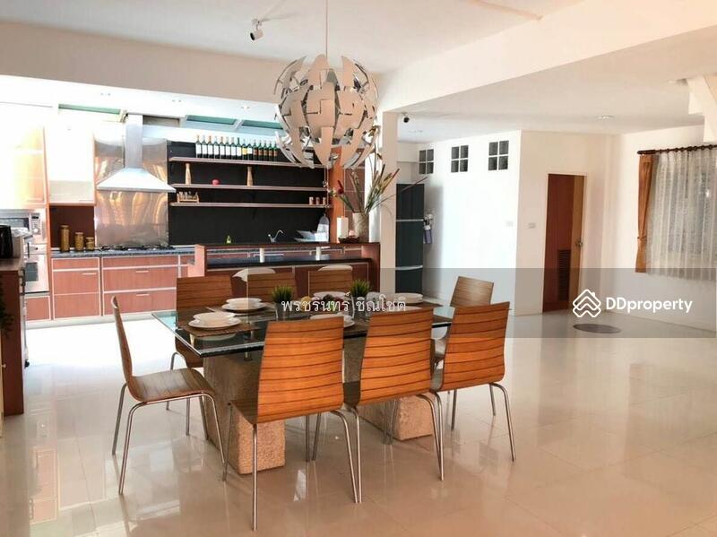 Semi-detached house Rama 9 Soi Soonvijai, Bangkok, Bang Kapi, Huai Khwang, Bangkok, 4 Bedrooms, 430 sqm, Single Detached House For Rent, by ปรินทร์ญาดา ชิณโชติ, 10989415 - DDproperty.com