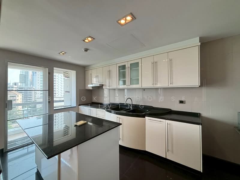 Royal Castle Sukhumvit, Bangkok, 30 Soi Sukhumvit 39, Khlongtoei Nua, Watthana, Bangkok, 3 Bedrooms, 160 sqm, Condo For Rent, by Bangkok House Living, 10993188 - DDproperty.com
