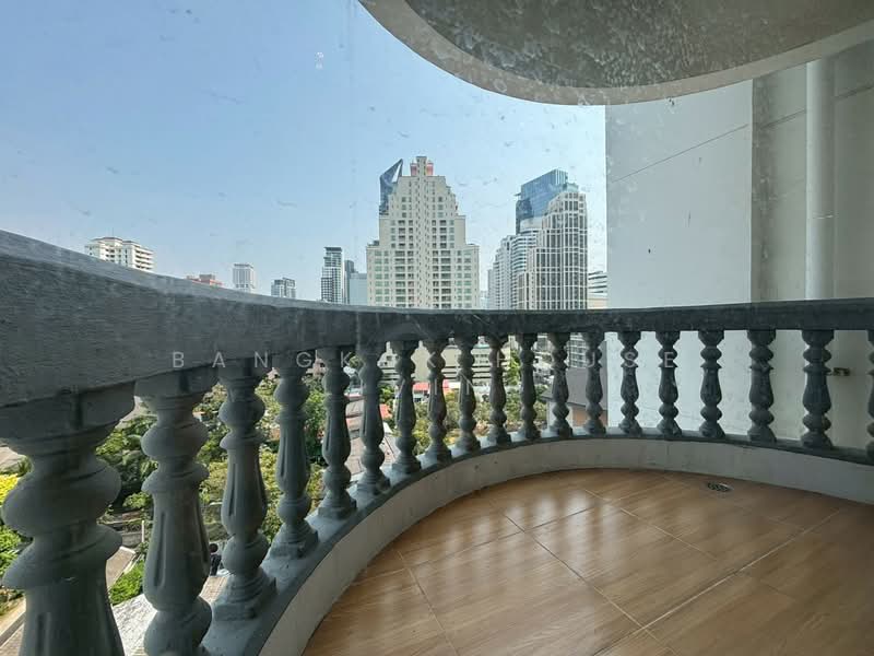 Royal Castle Sukhumvit, Bangkok, 30 Soi Sukhumvit 39, Khlongtoei Nua, Watthana, Bangkok, 3 Bedrooms, 160 sqm, Condo For Rent, by Bangkok House Living, 10993188 - DDproperty.com