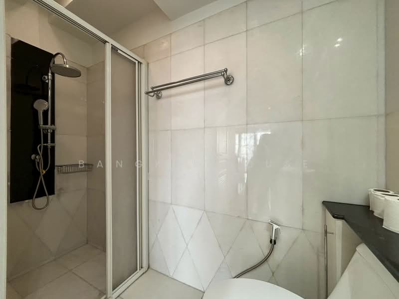 Royal Castle Sukhumvit, Bangkok, 30 Soi Sukhumvit 39, Khlongtoei Nua, Watthana, Bangkok, 3 Bedrooms, 160 sqm, Condo For Rent, by Bangkok House Living, 10993188 - DDproperty.com