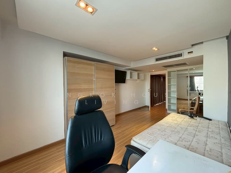 Royal Castle Sukhumvit, Bangkok, 30 Soi Sukhumvit 39, Khlongtoei Nua, Watthana, Bangkok, 3 Bedrooms, 160 sqm, Condo For Rent, by Bangkok House Living, 10993188 - DDproperty.com