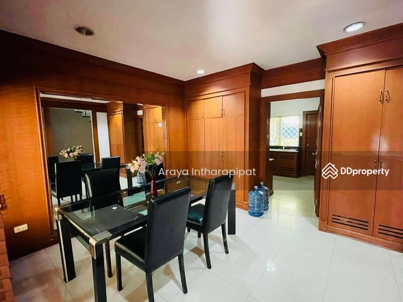 Baan Klang Krung Thonglor, Bangkok, 55 Soi Sukhumvit 55, Khlong Tan Nua, Watthana, Bangkok, 4 Bedrooms, 400 sqm, Townhouse For Rent, by Araya Intharapipat, 10994225 - DDproperty.com
