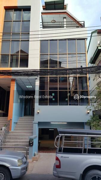 ขาย - อาคารพาณิชย์ 5 ชั้น ซอยนวลจันทร์​ 31 ถนนเลียบทางด่วนเอกมัย-รามอินทรา, กรุงเทพ
