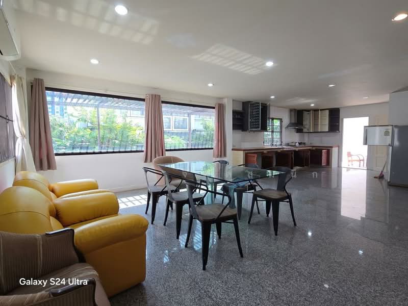 House for rent with common swimming pool in Pridibanomyong, with 4 bedrooms, Bangkok, สุขุมวิท71, Phra Kanong Nua, Watthana, Bangkok, 4 Bedrooms, 265 sqm, Single Detached House For Rent, by ปรีชา จิตต์สมนึก, 11001681 - DDproperty.com