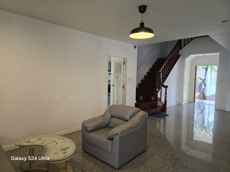 House for rent with common swimming pool in Pridibanomyong, with 4 bedrooms, Bangkok, สุขุมวิท71, Phra Kanong Nua, Watthana, Bangkok, 4 Bedrooms, 265 sqm, Single Detached House For Rent, by ปรีชา จิตต์สมนึก, 11001681 - DDproperty.com