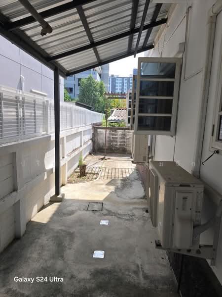 House for rent with common swimming pool in Pridibanomyong, with 4 bedrooms, Bangkok, สุขุมวิท71, Phra Kanong Nua, Watthana, Bangkok, 4 Bedrooms, 265 sqm, Single Detached House For Rent, by ปรีชา จิตต์สมนึก, 11001681 - DDproperty.com