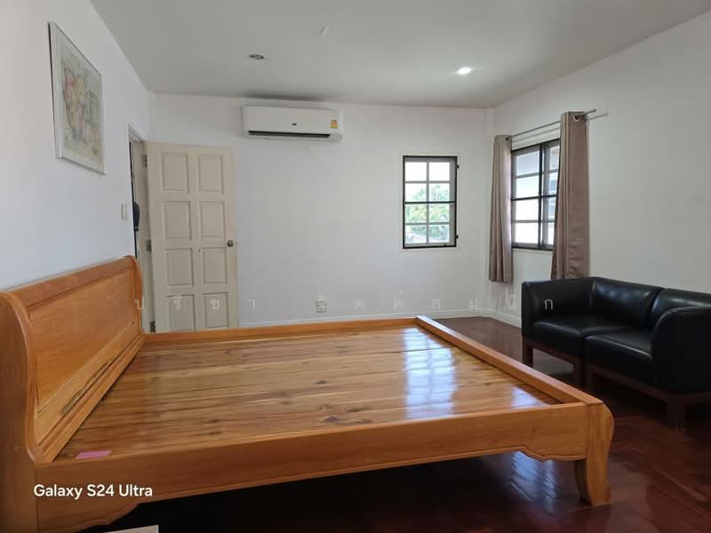 House for rent with common swimming pool in Pridibanomyong, with 4 bedrooms, Bangkok, สุขุมวิท71, Phra Kanong Nua, Watthana, Bangkok, 4 Bedrooms, 265 sqm, Single Detached House For Rent, by ปรีชา จิตต์สมนึก, 11001681 - DDproperty.com