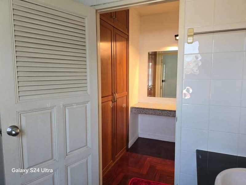 House for rent with common swimming pool in Pridibanomyong, with 4 bedrooms, Bangkok, สุขุมวิท71, Phra Kanong Nua, Watthana, Bangkok, 4 Bedrooms, 265 sqm, Single Detached House For Rent, by ปรีชา จิตต์สมนึก, 11001681 - DDproperty.com
