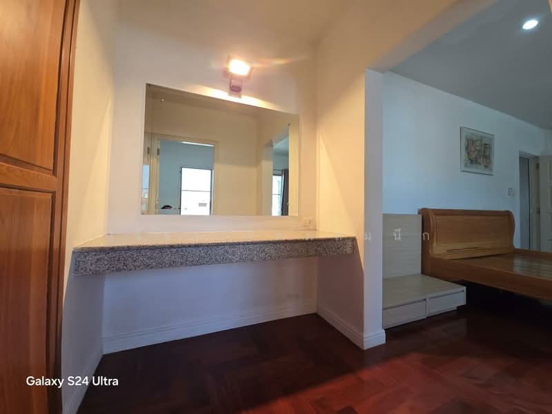 House for rent with common swimming pool in Pridibanomyong, with 4 bedrooms, Bangkok, สุขุมวิท71, Phra Kanong Nua, Watthana, Bangkok, 4 Bedrooms, 265 sqm, Single Detached House For Rent, by ปรีชา จิตต์สมนึก, 11001681 - DDproperty.com