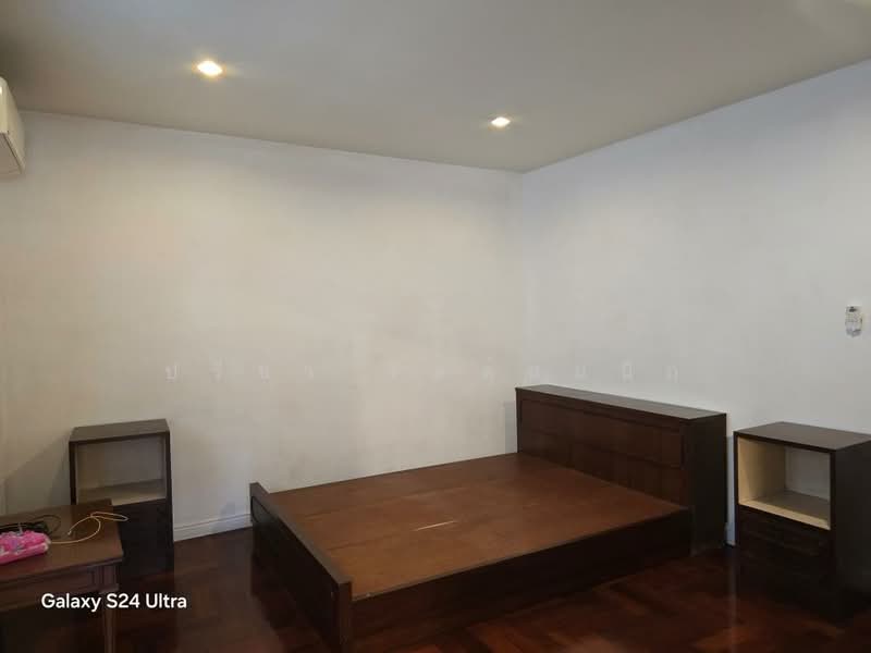 House for rent with common swimming pool in Pridibanomyong, with 4 bedrooms, Bangkok, สุขุมวิท71, Phra Kanong Nua, Watthana, Bangkok, 4 Bedrooms, 265 sqm, Single Detached House For Rent, by ปรีชา จิตต์สมนึก, 11001681 - DDproperty.com