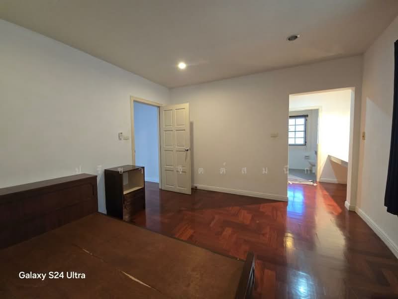 House for rent with common swimming pool in Pridibanomyong, with 4 bedrooms, Bangkok, สุขุมวิท71, Phra Kanong Nua, Watthana, Bangkok, 4 Bedrooms, 265 sqm, Single Detached House For Rent, by ปรีชา จิตต์สมนึก, 11001681 - DDproperty.com