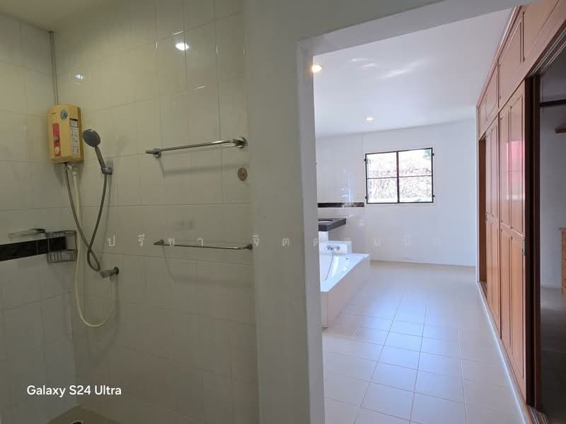 House for rent with common swimming pool in Pridibanomyong, with 4 bedrooms, Bangkok, สุขุมวิท71, Phra Kanong Nua, Watthana, Bangkok, 4 Bedrooms, 265 sqm, Single Detached House For Rent, by ปรีชา จิตต์สมนึก, 11001681 - DDproperty.com