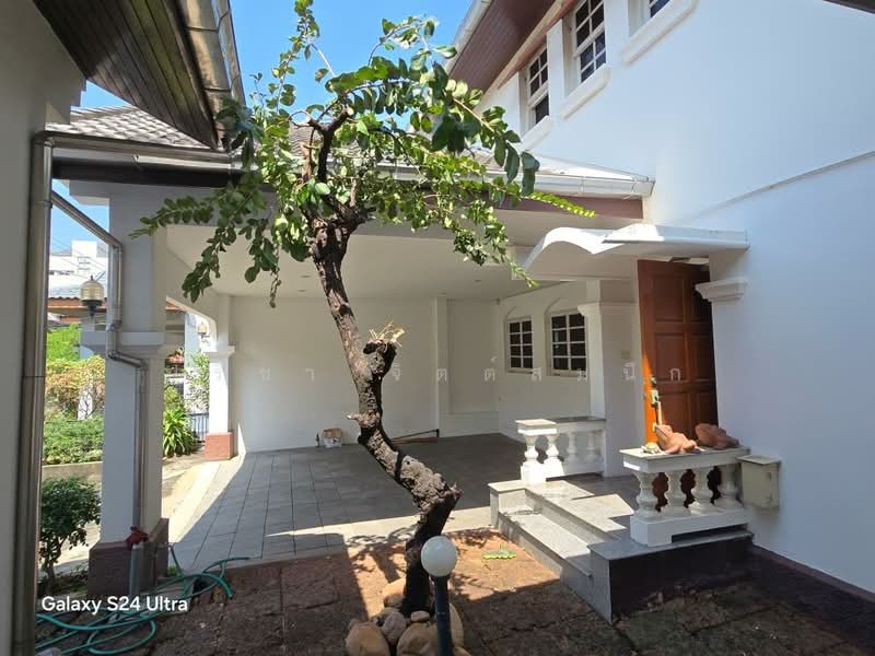 House for rent with common swimming pool in Pridibanomyong, with 4 bedrooms, Bangkok, สุขุมวิท71, Phra Kanong Nua, Watthana, Bangkok, 4 Bedrooms, 265 sqm, Single Detached House For Rent, by ปรีชา จิตต์สมนึก, 11001681 - DDproperty.com